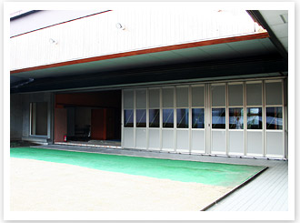 �܂肽���݃p�l���V���b�^�[�y�C�[�X�^�[�J�[�e���z