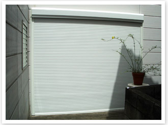 ���V���b�^�[ �y��t���V���b�^�[�A�����[���X�����z